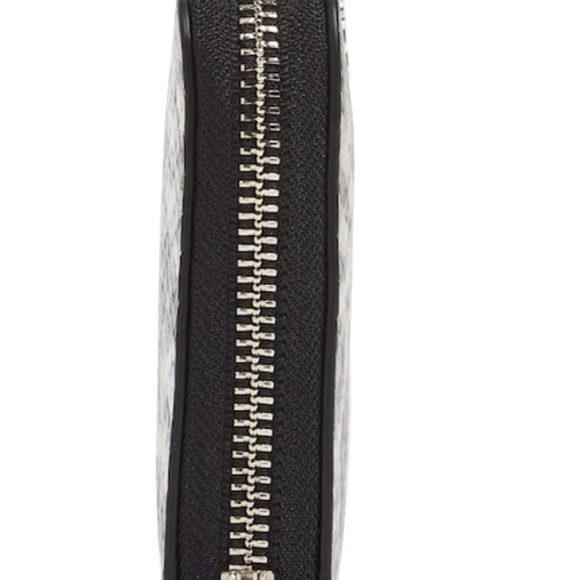 ⭐️LAST ONE⭐️Tory Burch Robinson Leather Wallet - Picture 6 of 8